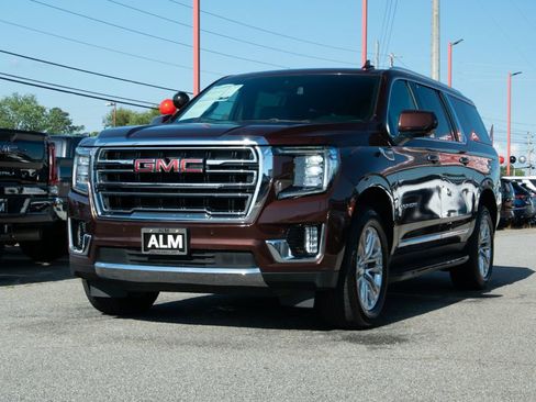 Used 2023 GMC Yukon XL SLT image 2