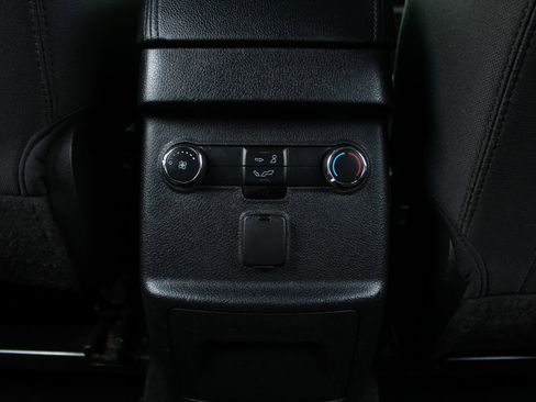 Used 2017 Ford Explorer XLT w/ Equipment Group 201A FWD image 22