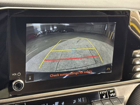 Used 2025 Toyota Camry SE w/ Convenience Package image 22