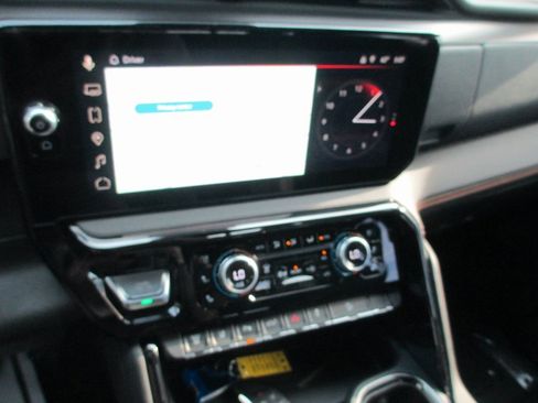 Certified 2025 GMC Sierra 2500 AT4 image 31