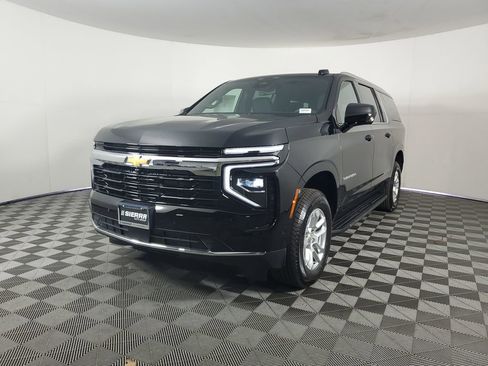 New 2026 Chevrolet Suburban LS image 8