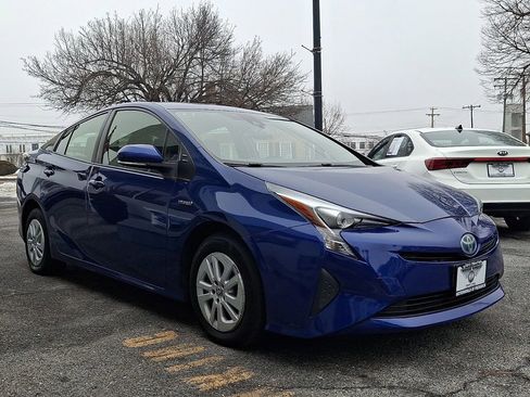 Used 2018 Toyota Prius One image 3