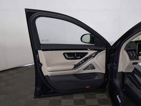 Used 2022 Mercedes-Benz S 500 4MATIC w/ 3D Technology Package image 24