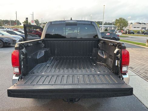 Used 2020 Toyota Tacoma SR5 RWD image 31