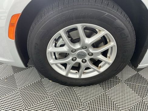 Used 2024 Chrysler Pacifica Touring-L image 16