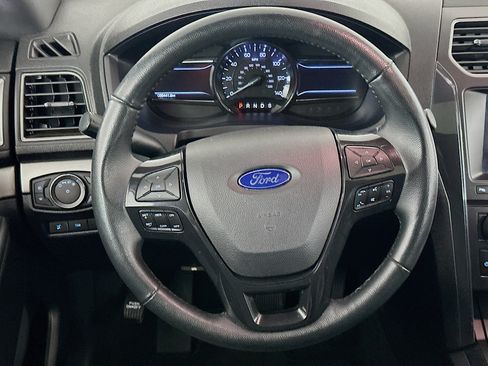 Used 2018 Ford Explorer XLT w/ Equipment Group 202A AWD/4WD image 18