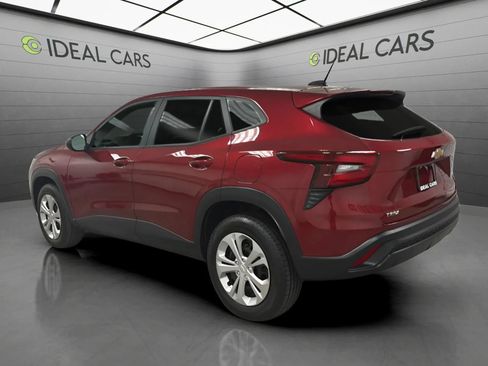 Used 2025 Chevrolet Trax LS FWD image 7