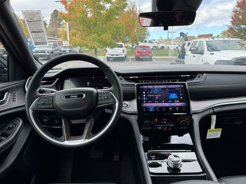 New 2025 Jeep Grand Cherokee Limited w/ Trailer Tow Package image 30