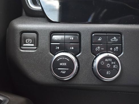 Used 2022 GMC Sierra 1500 SLT w/ X31 Off-Road Package AWD/4WD image 19