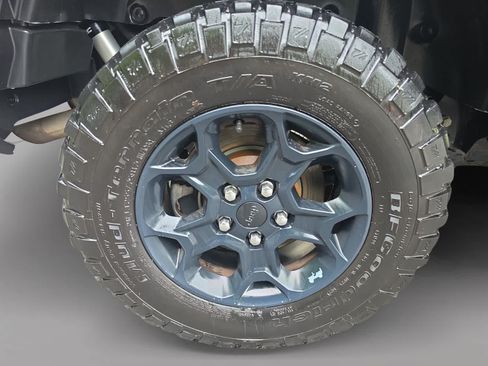 Used 2020 Jeep Wrangler Unlimited Sahara AWD/4WD image 19