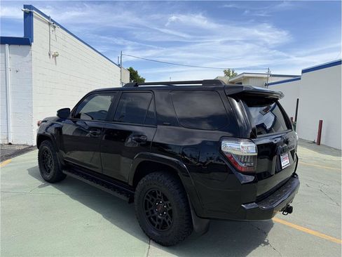 Used 2018 Toyota 4Runner SR5 Premium AWD/4WD image 7