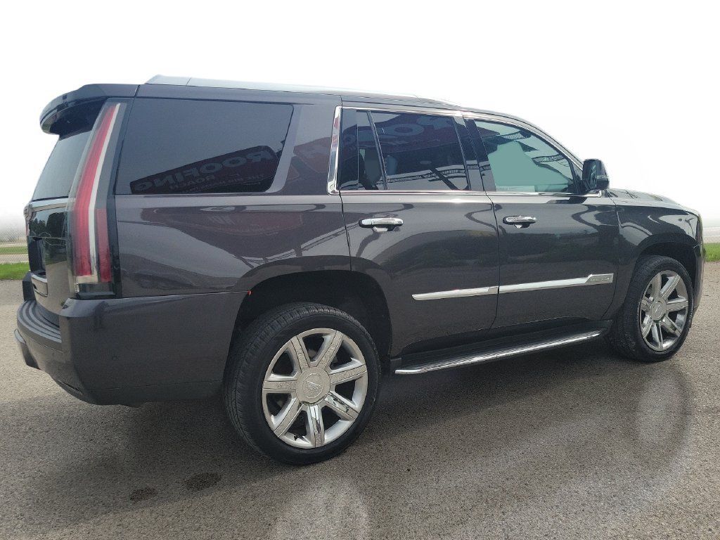 Used 2017 Cadillac Escalade Luxury AWD/4WD image 4