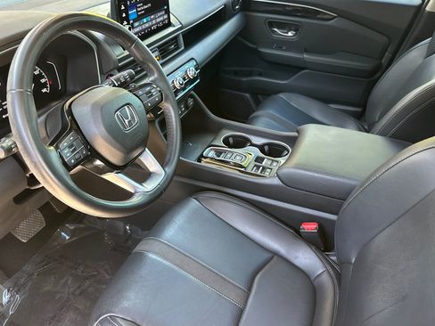 Used 2024 Honda Pilot Touring image 4