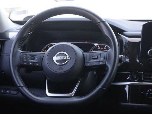 Used 2025 Nissan Pathfinder SV AWD/4WD image 18