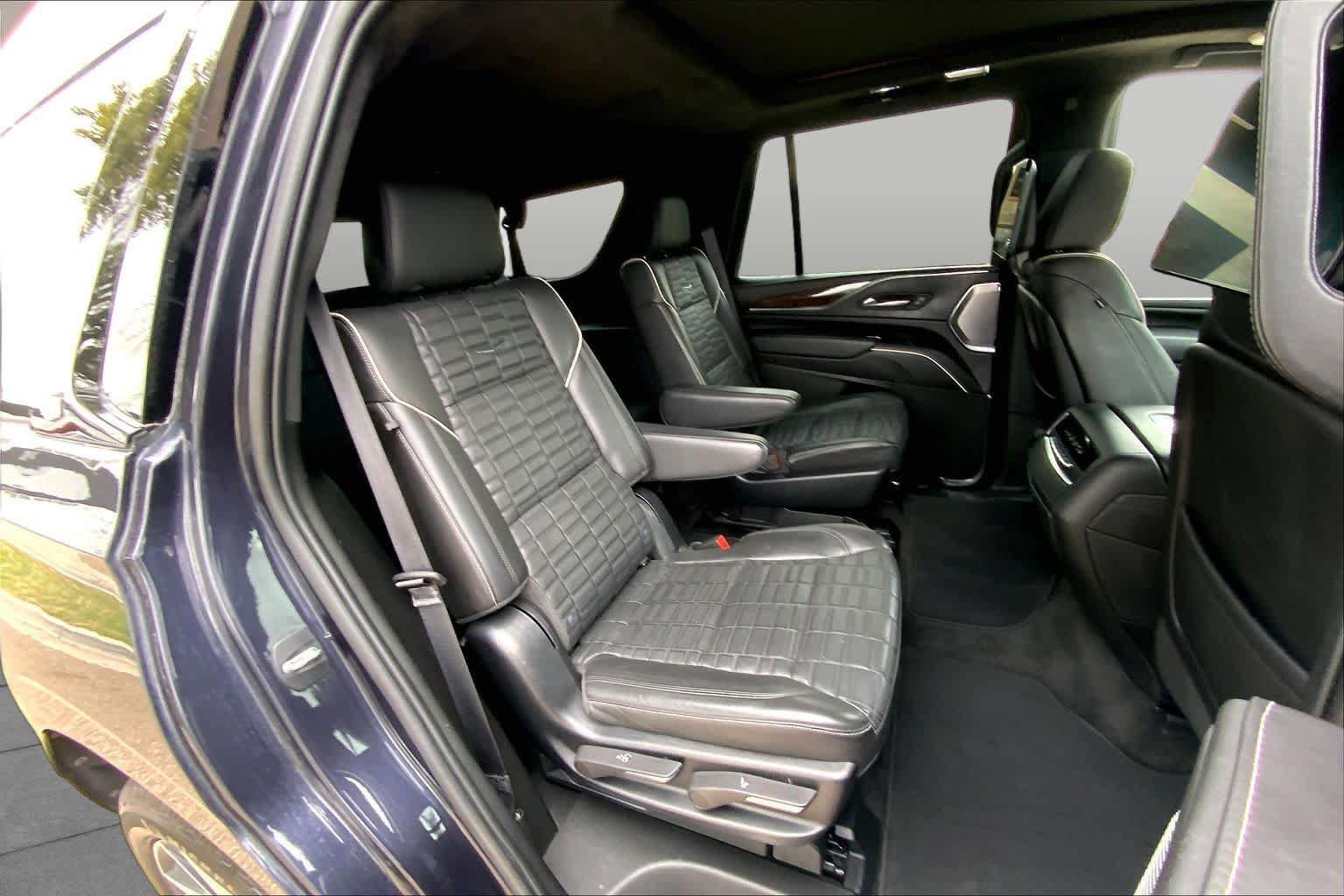 Used 2022 Cadillac Escalade Sport Platinum w/ Heavy-Duty Trailer Package AWD/4WD image 20