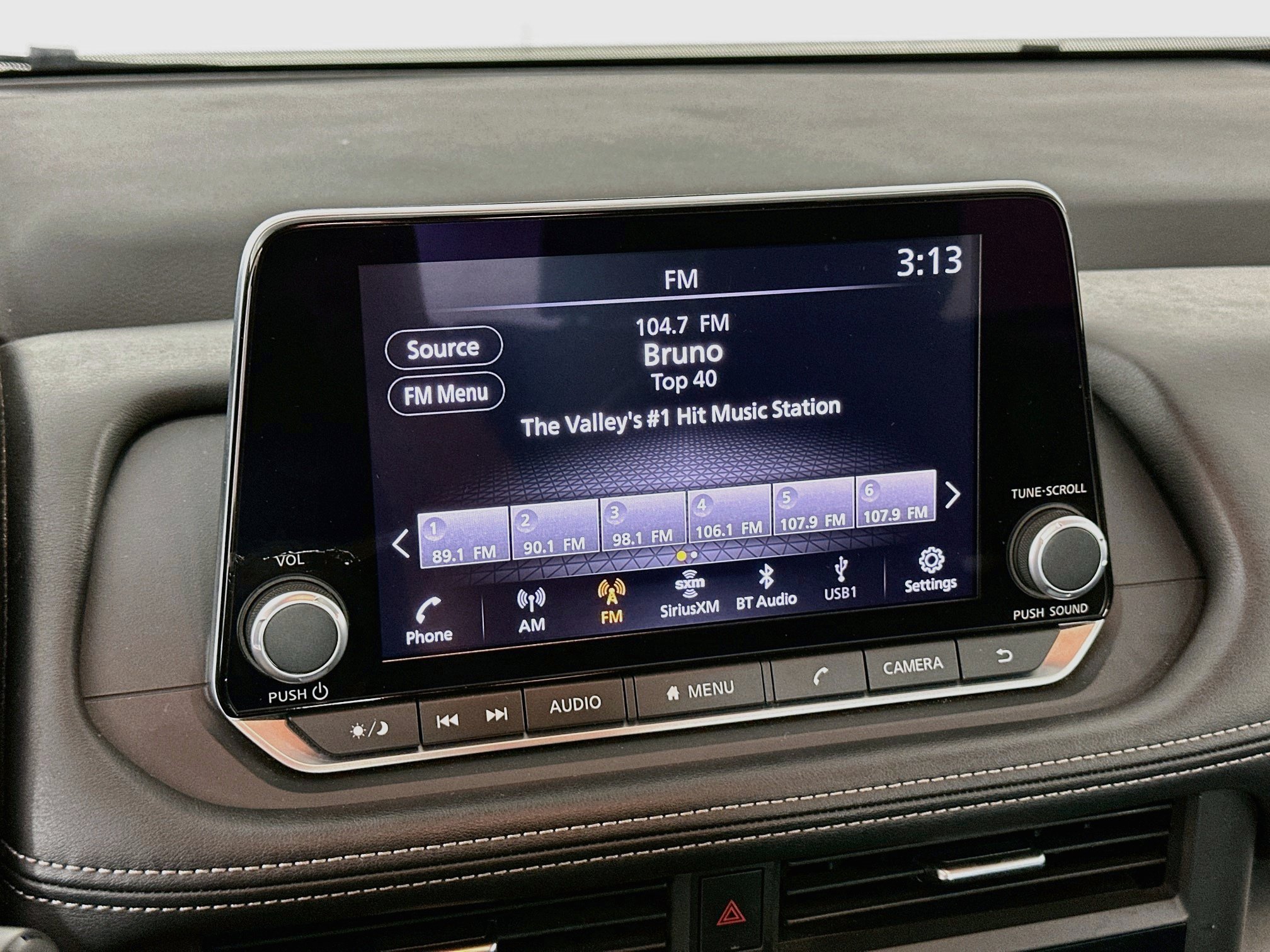 Used 2025 Nissan Rogue SV FWD image 21