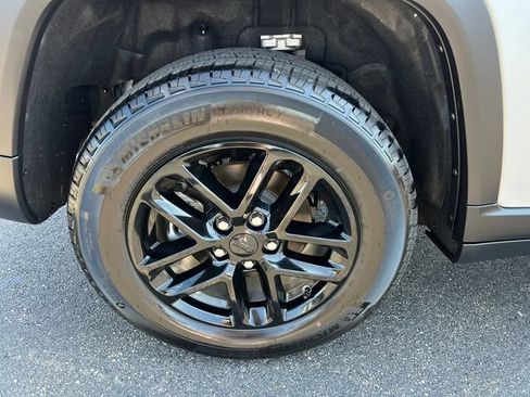 Certified 2025 Jeep Grand Cherokee Laredo X w/ Luxury Tech Group I AWD/4WD image 10