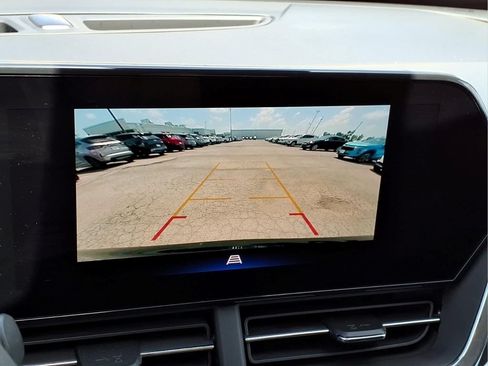 Used 2025 Chevrolet Trax LT FWD image 14