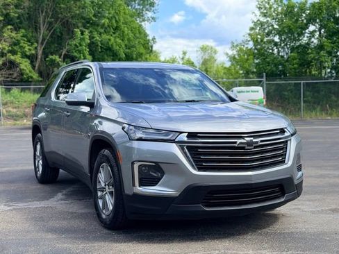 Used 2023 Chevrolet Traverse LT FWD image 4