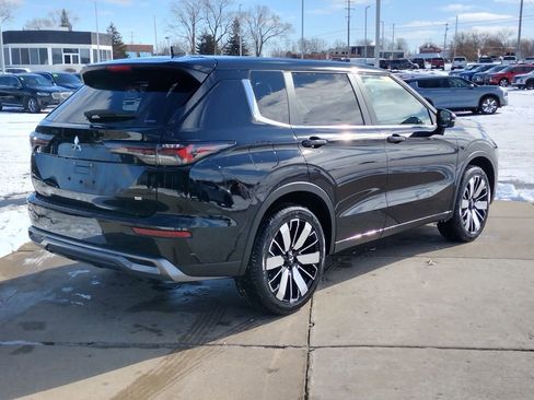 New 2026 Mitsubishi Outlander SE image 13