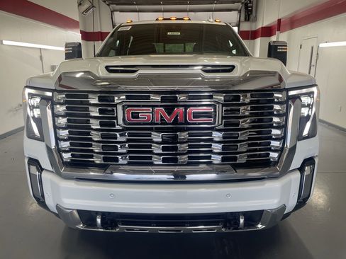 New 2026 GMC Sierra 2500 Denali w/ Denali Reserve Package AWD/4WD image 2