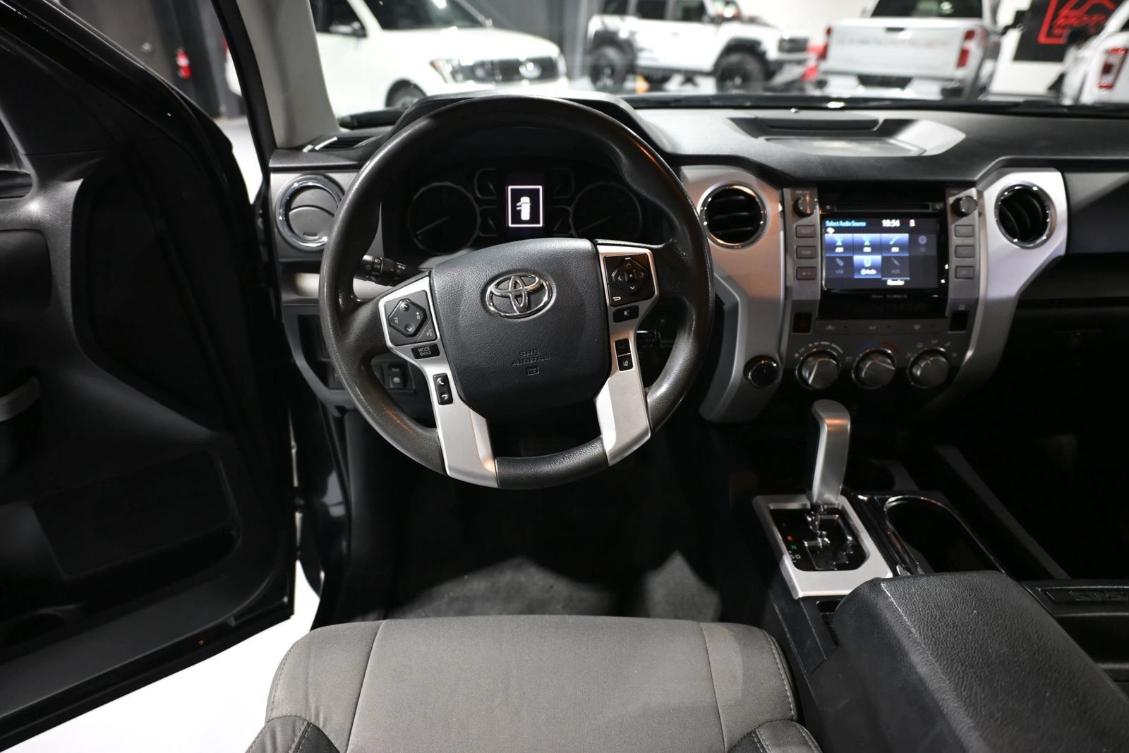 Used 2019 Toyota Tundra SR5 w/ SR5 Upgrade Package AWD/4WD image 14