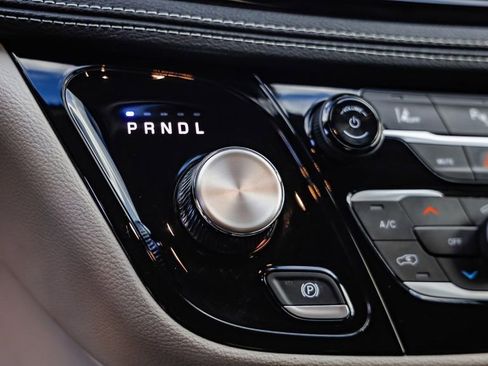 Certified 2024 Chrysler Pacifica Select image 21