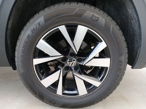 Used 2023 Volkswagen Atlas Cross Sport SE AWD/4WD image 16