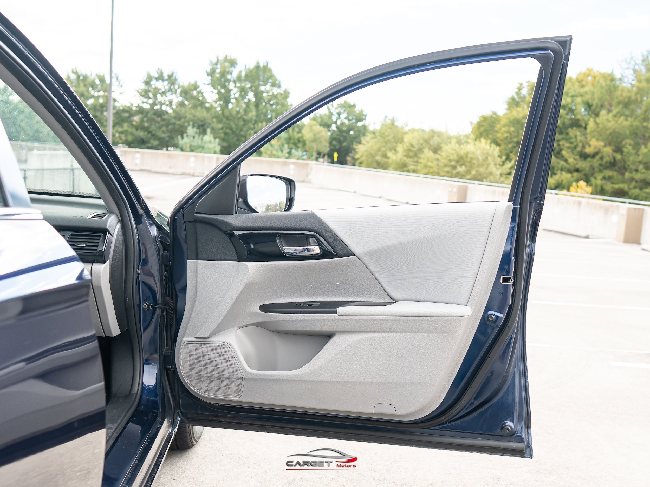 Used 2017 Honda Accord LX image 32