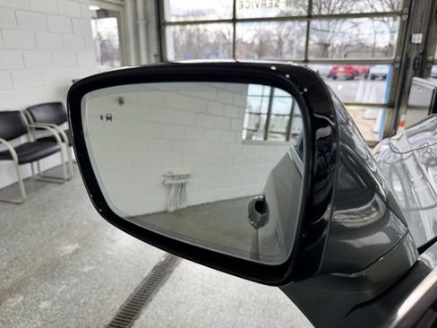 Used 2024 Buick Enclave Premium image 25