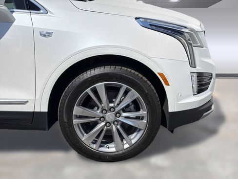 New 2026 Cadillac XT5 Premium Luxury w/ LPO, Floor Liner Package AWD/4WD image 11