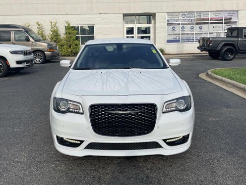 Used 2023 Chrysler 300 Touring L w/ Comfort Group RWD image 2