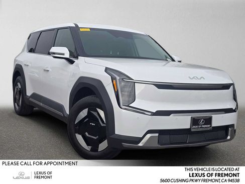 Used 2026 Kia EV9 Light RWD image 1