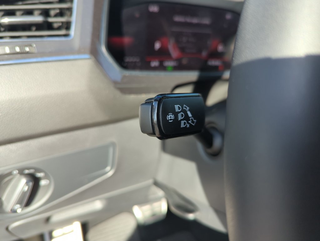 Certified 2023 Volkswagen Tiguan SE R-Line FWD image 21