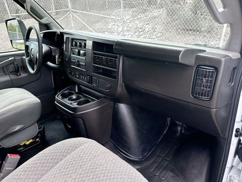 Used 2024 GMC Savana 4500 w/ Power Convenience Package image 30