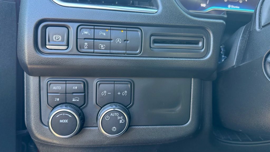 Used 2024 Chevrolet Suburban RST w/ Luxury Package AWD/4WD image 15