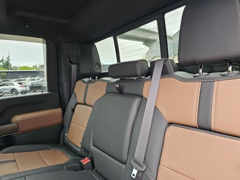 Used 2022 Chevrolet Silverado 2500 High Country w/ Z71 Off-Road Package image 19