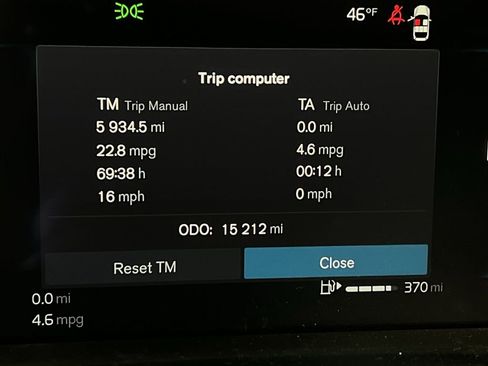 Used 2024 Volvo XC40 B5 Ultimate w/ Protection Package Premier image 12