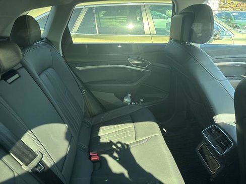 Used 2023 Audi e-tron Premium Plus w/ Premium Plus Package AWD/4WD image 9