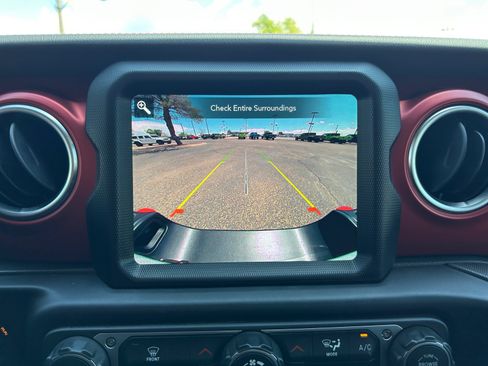 Used 2023 Jeep Gladiator Rubicon w/ LED Lighting Group AWD/4WD image 28
