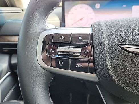 Used 2025 Genesis GV80 2.5T Prestige image 8