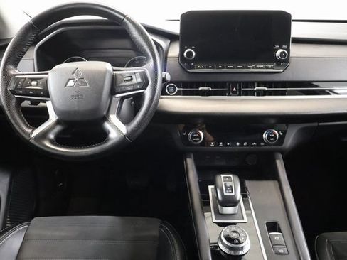 Used 2024 Mitsubishi Outlander SE AWD/4WD image 13