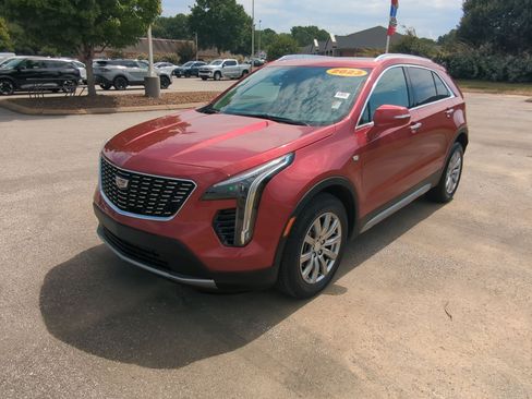 Used 2023 Cadillac XT4 Premium Luxury w/ Technology Package FWD image 4