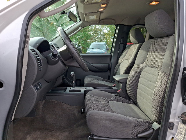 Used 2010 Nissan Frontier SE w/ SE Value Truck Pkg AWD/4WD image 13