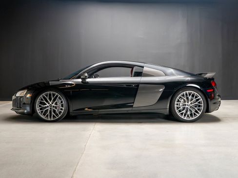 Used 2017 Audi R8 V10 plus AWD/4WD image 2
