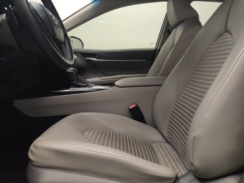 Used 2018 Toyota Camry SE w/ Moonroof Package image 17