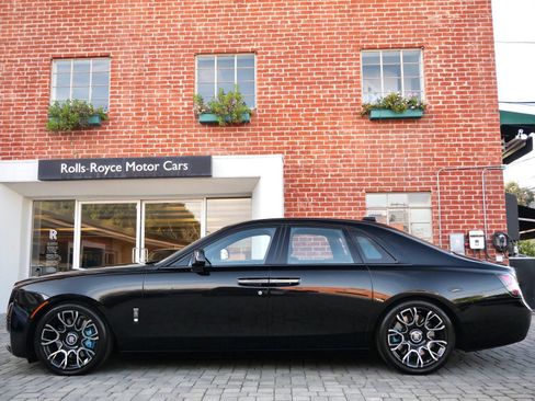 Used 2022 Rolls-Royce Ghost Black Badge image 3