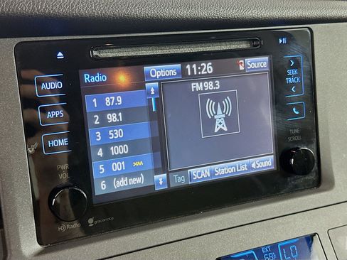 Used 2015 Toyota Sienna XLE image 19