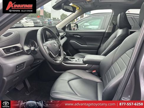 Used 2024 Toyota Highlander XLE AWD/4WD image 21