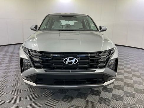 Used 2025 Hyundai Tucson SE FWD image 2